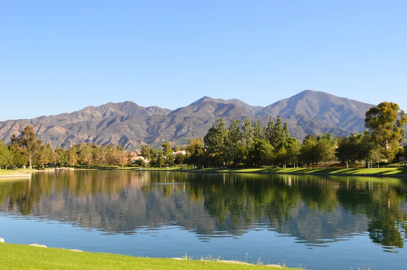 Morning view of Saddleback Mountain from Lago Santa Margarita